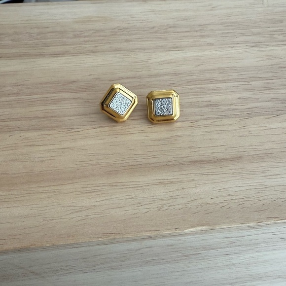 Vintage ClipOn Earrings - Picture 2 of 3